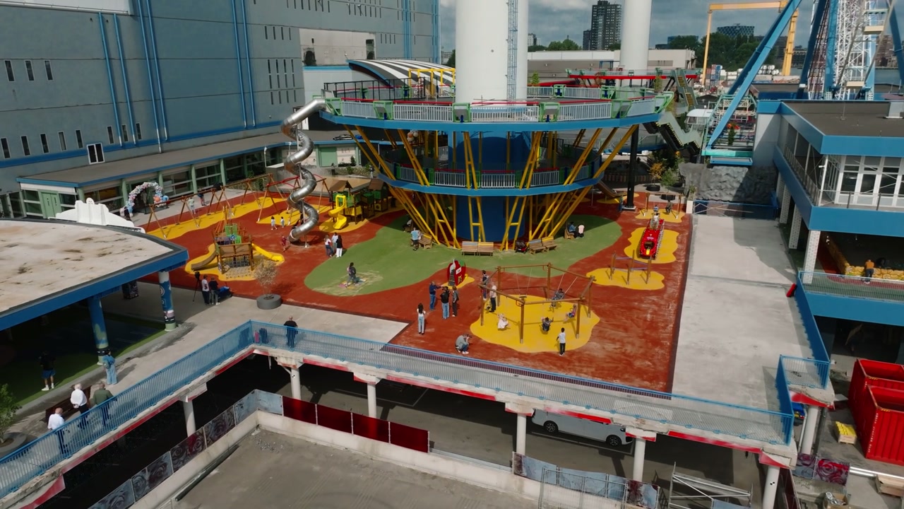 Kinderen spelen buiten bij Spelen bij Beelen